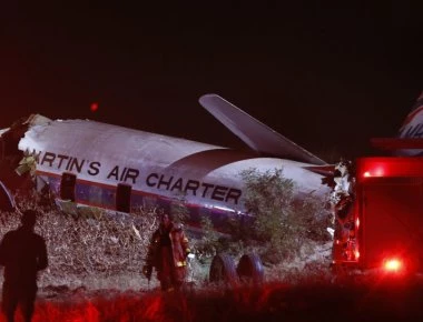 Βίντεο-σοκ από την συντριβή αεροσκάφους στη Νότια Αφρική: Τραβήχτηκε μέσα από την καμπίνα!